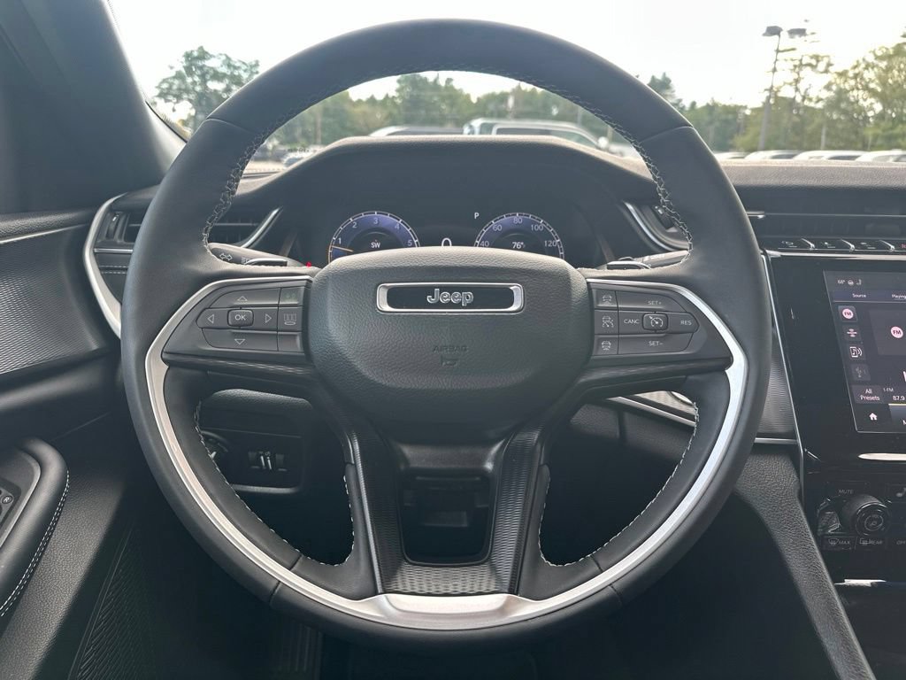 Used 2025 Jeep Grand Cherokee Altitude AWD/4WD image 19