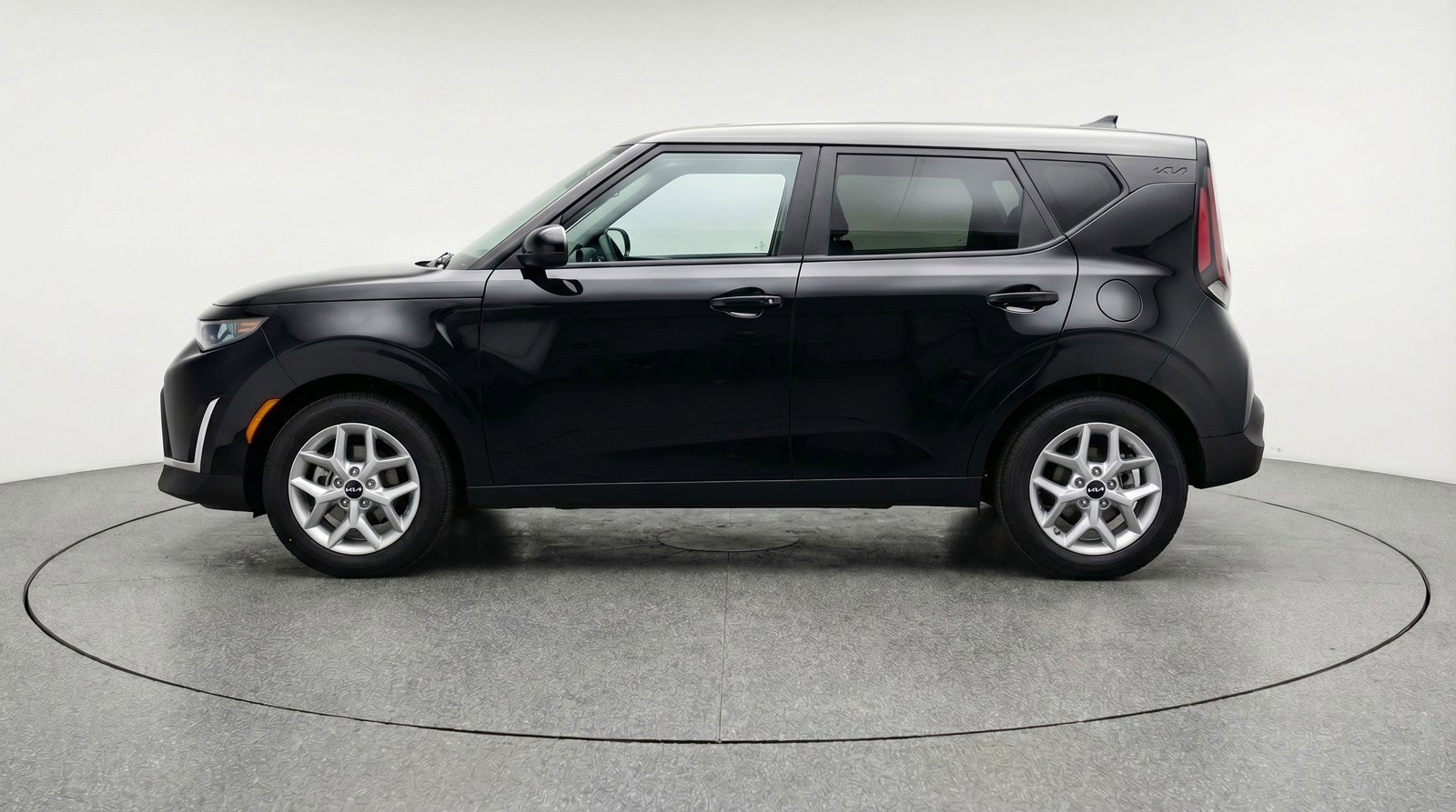 Used 2025 Kia Soul LX w/ LX Technology Package FWD image 5