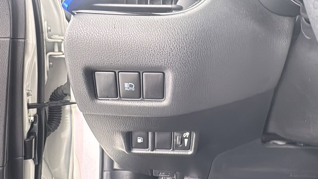 Used 2020 Toyota C-HR XLE image 32