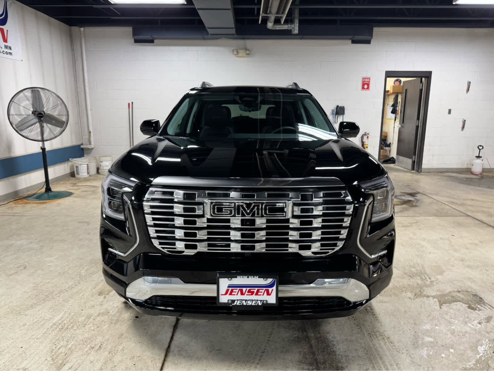New 2026 GMC Terrain Denali w/ LPO, Black Badging Package image 2