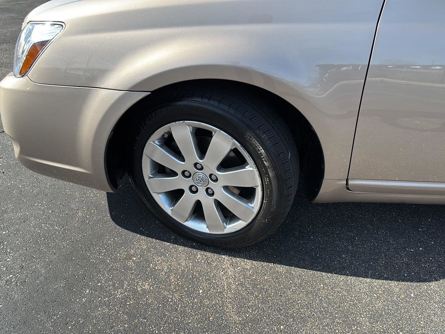 Used 2007 Toyota Avalon XLS FWD image 4