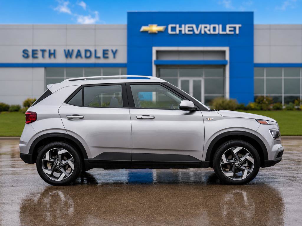 Used 2025 Hyundai Venue SEL FWD image 8