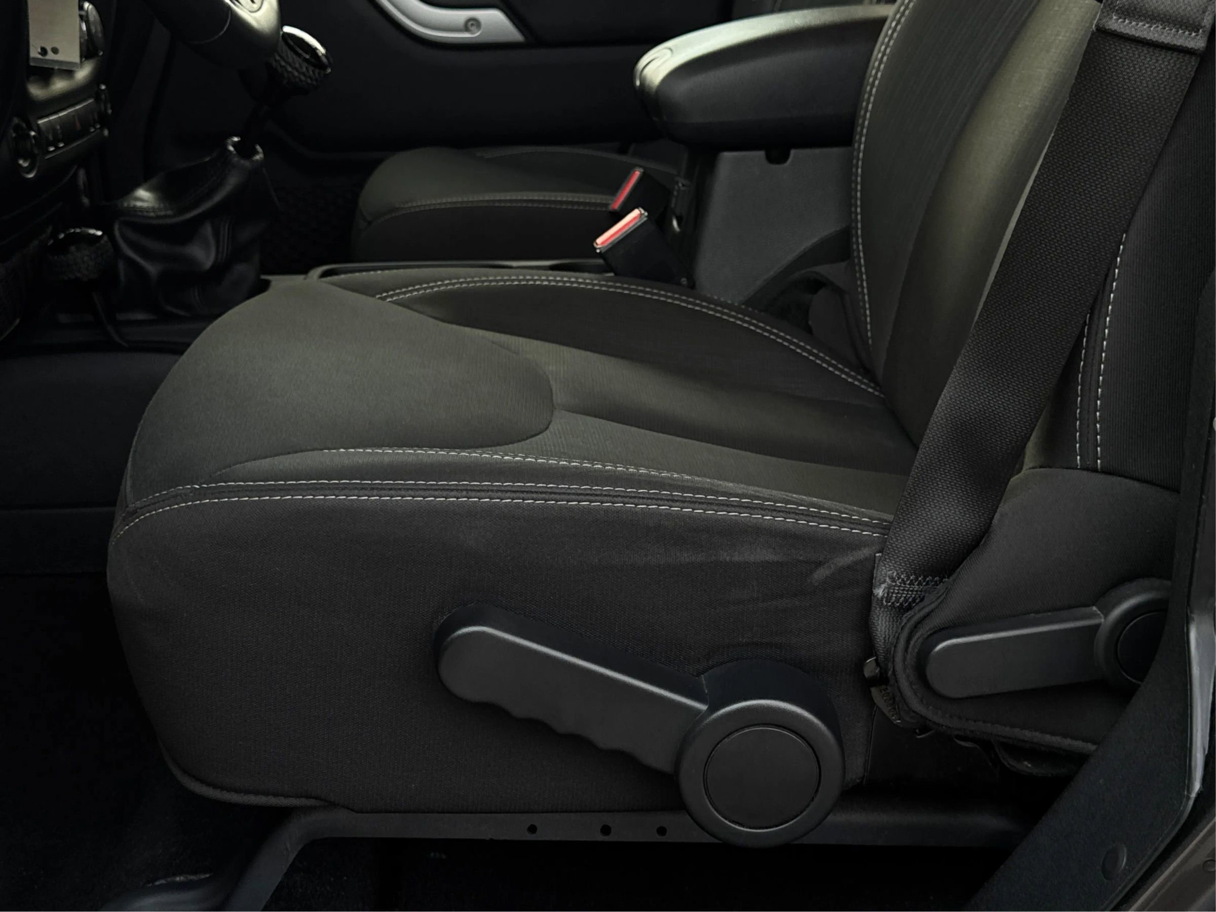 Used 2017 Jeep Wrangler Unlimited Rubicon w/ Connectivity Group image 34