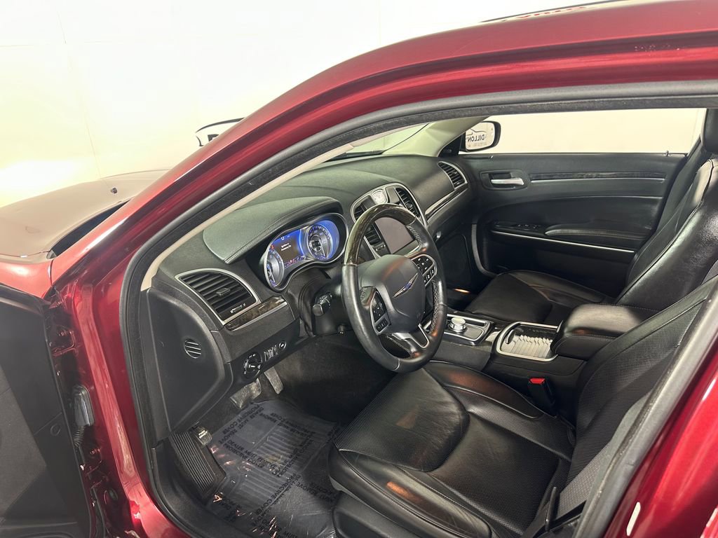Used 2018 Chrysler 300 Limited w/ Safetytec Plus Group image 17
