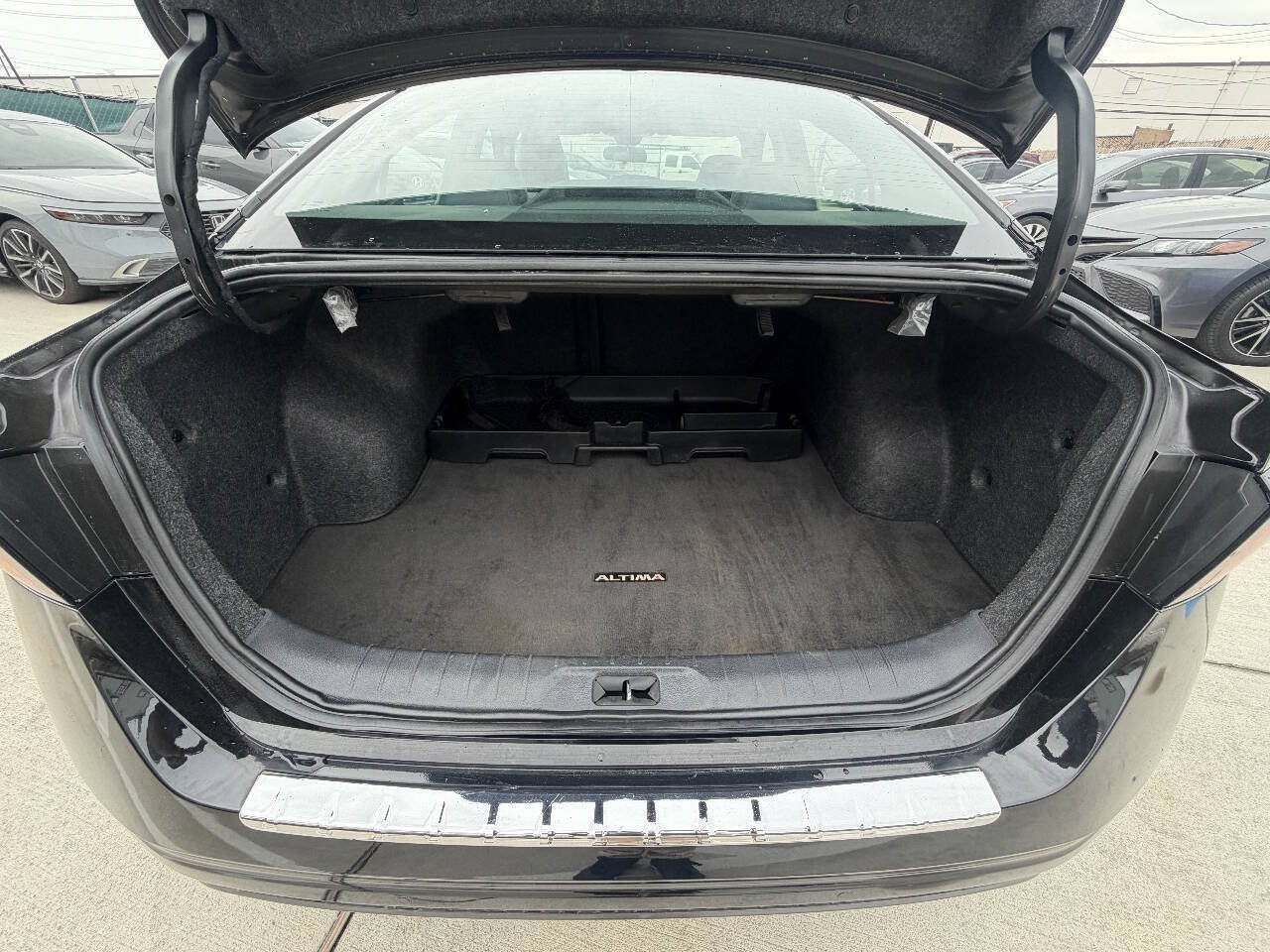 Used 2022 Nissan Altima 2.5 SR w/ Midnight Edition Package FWD image 30