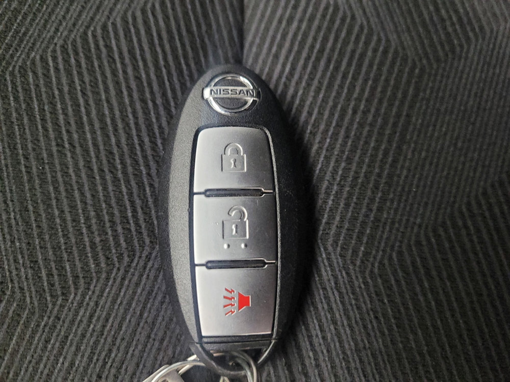 Used 2015 Nissan Rogue SV FWD image 32