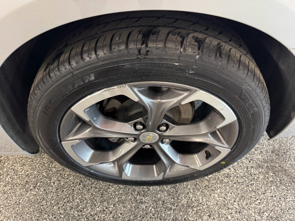 Used 2021 Chevrolet Malibu LT FWD image 14