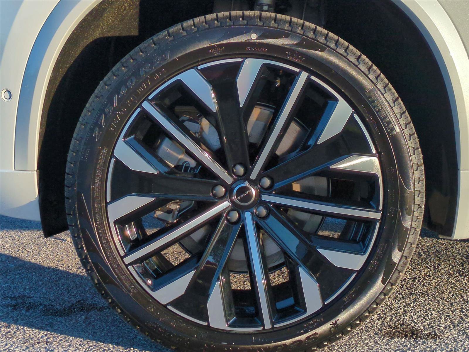 New 2026 Volvo XC90 T8 Plus w/ Protection Package Premier AWD/4WD image 23