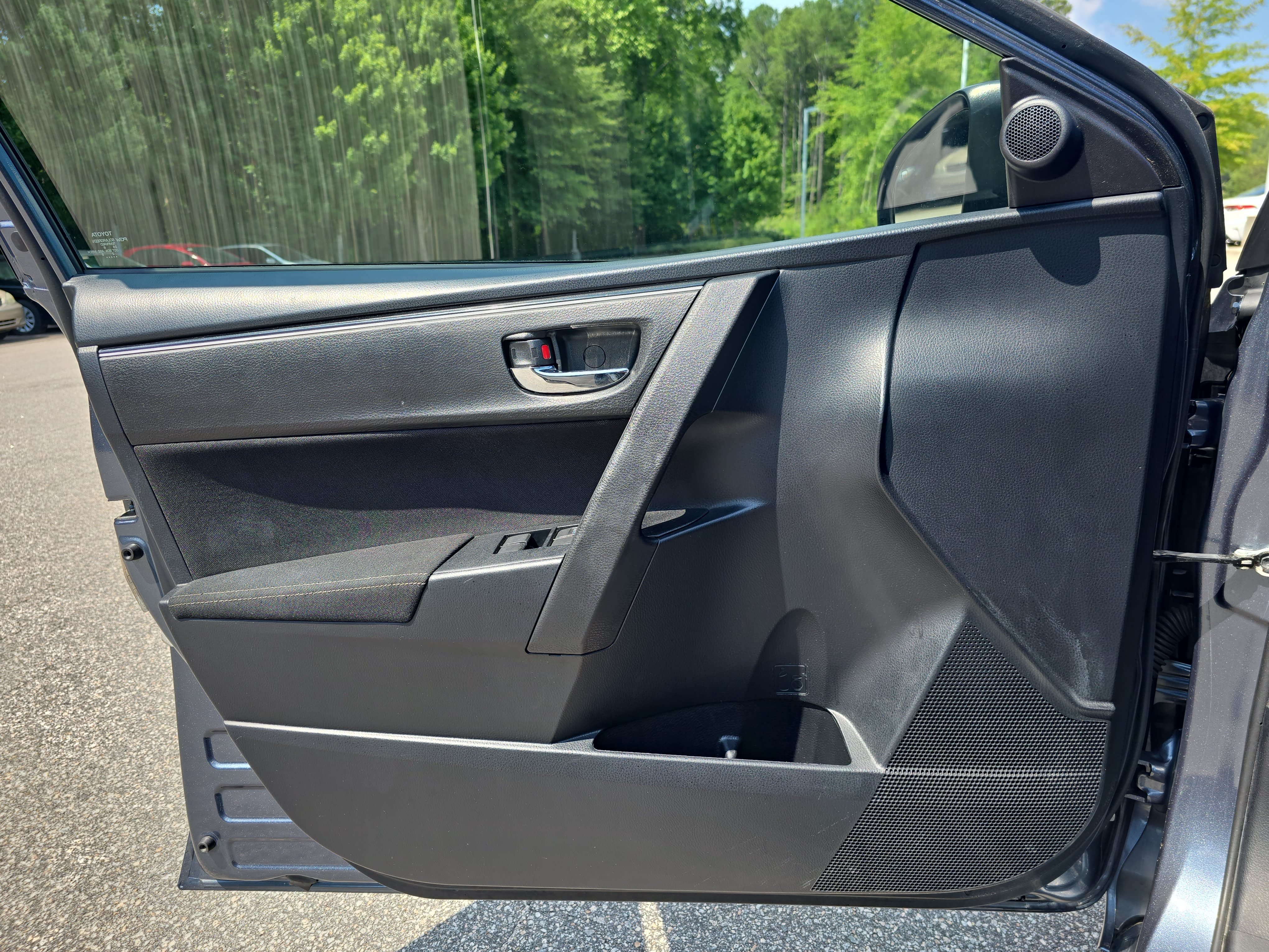 Used 2019 Toyota Corolla LE FWD image 24
