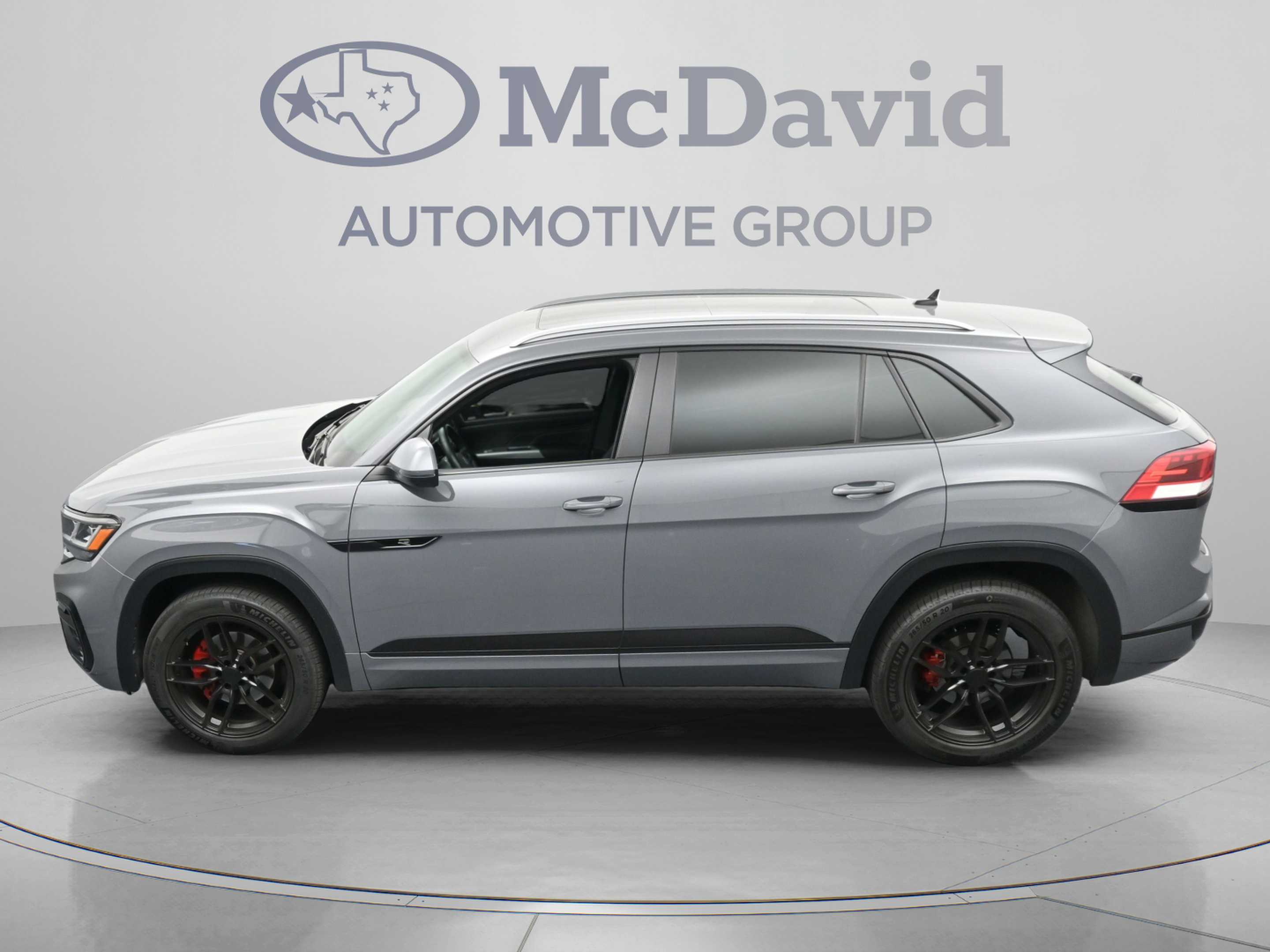 Used 2020 Volkswagen Atlas Cross Sport SEL R-Line FWD image 36