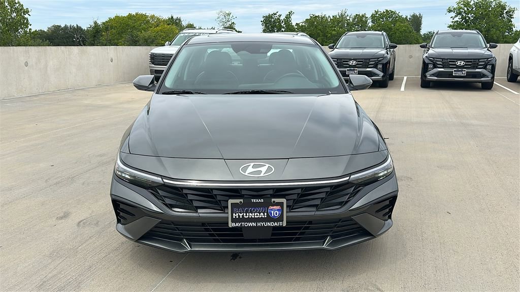 Used 2025 Hyundai Elantra Limited FWD image 8