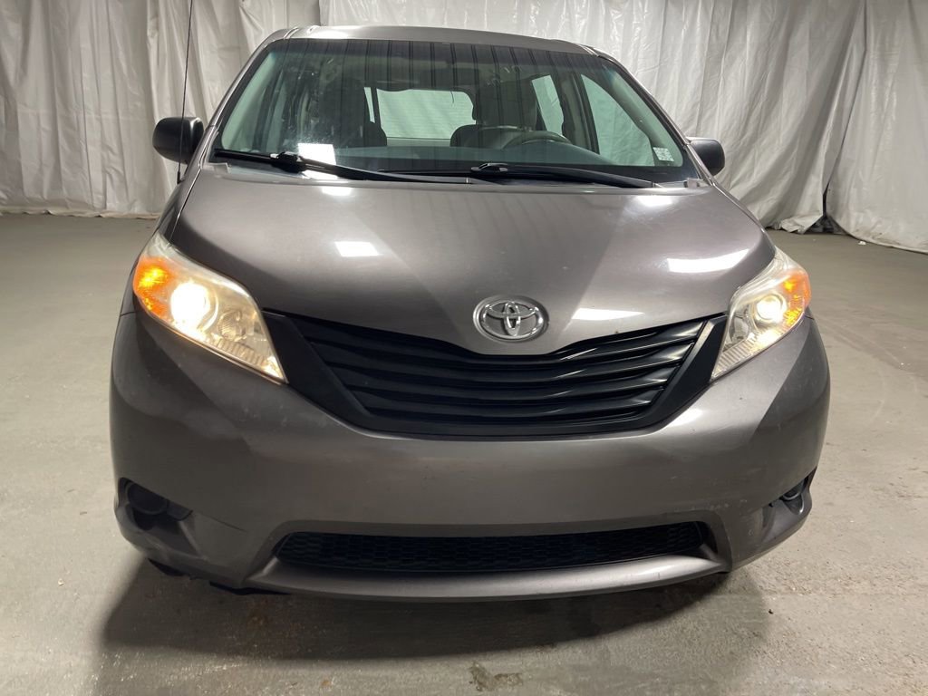 Used 2013 Toyota Sienna L FWD video 2