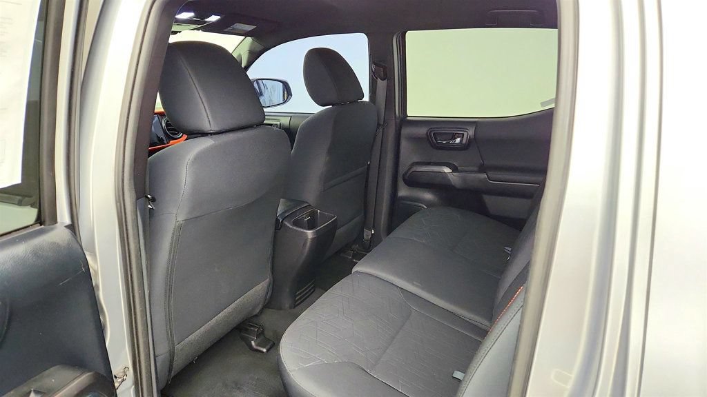 Used 2016 Toyota Tacoma TRD Sport w/ Towing Package AWD/4WD image 21