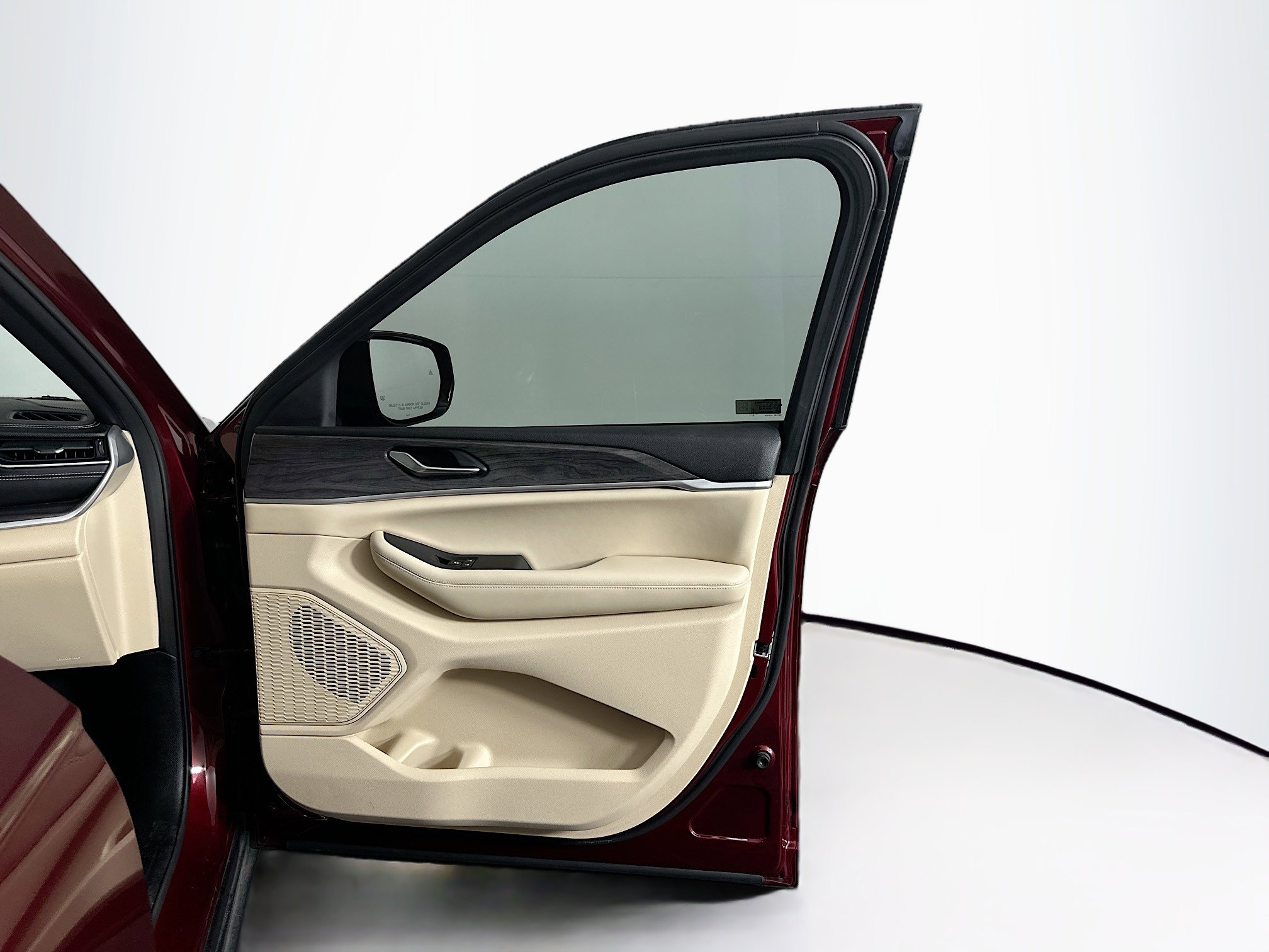 Used 2023 Jeep Grand Cherokee L Limited w/ Black Appearance Package image 34