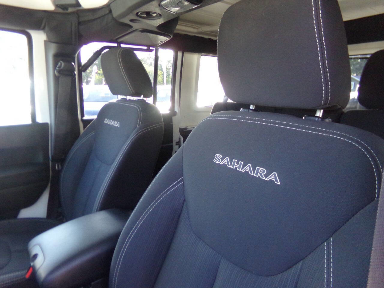 Used 2017 Jeep Wrangler Unlimited Sahara image 24