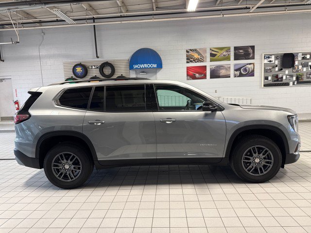 Used 2025 GMC Acadia Elevation FWD image 2