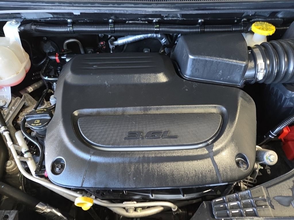 Used 2023 Chrysler Pacifica Touring-L image 23