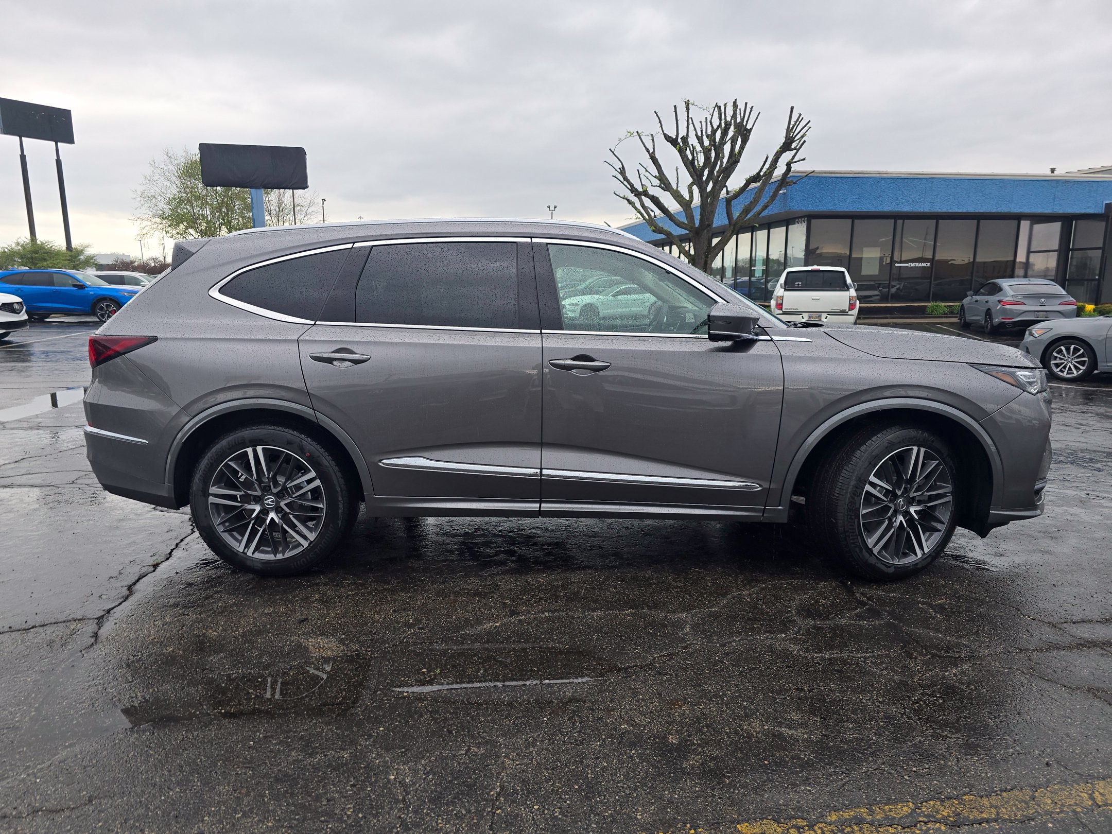 New 2026 Acura MDX w/ Advance Package AWD/4WD image 3