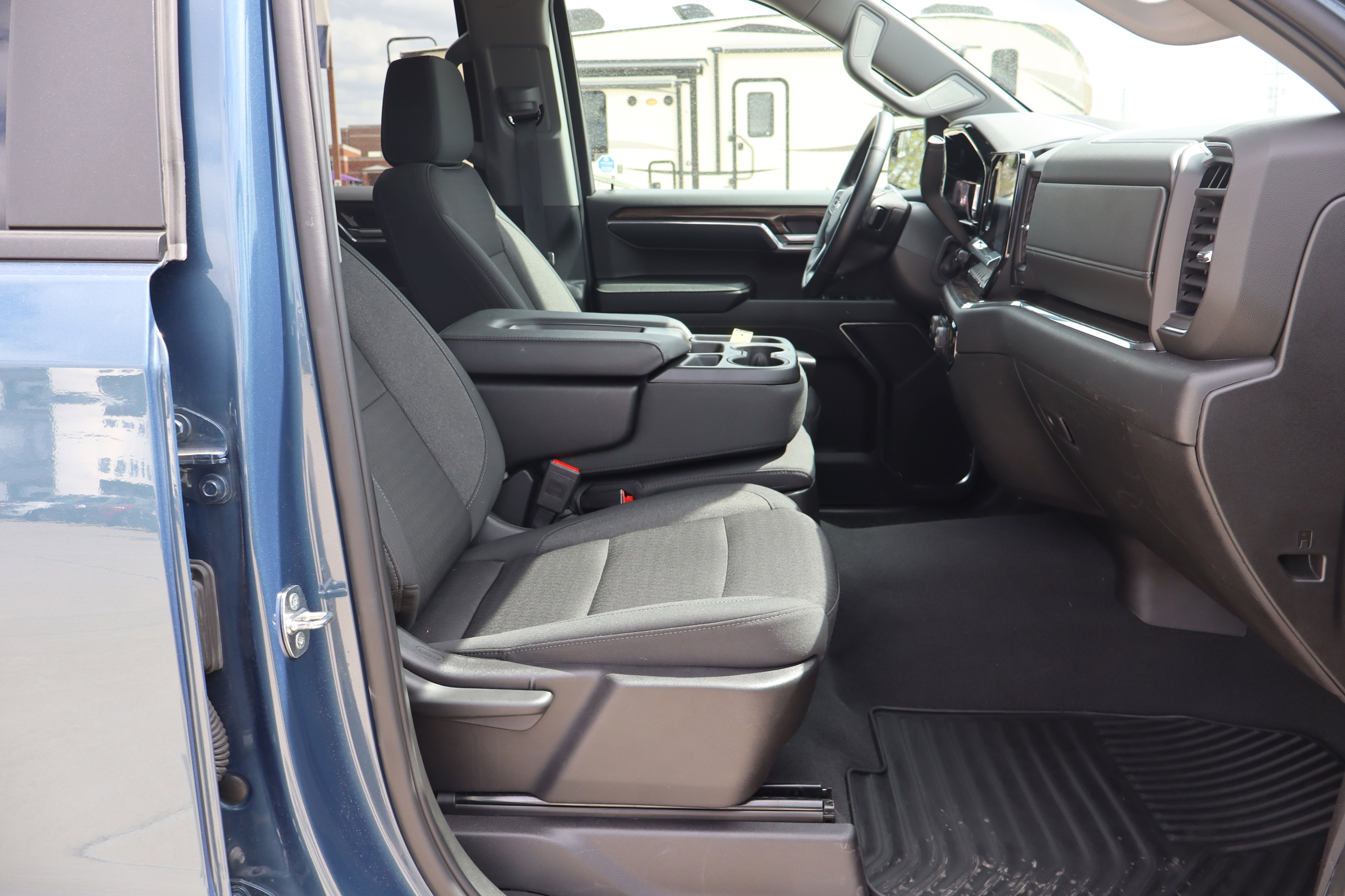 Used 2024 Chevrolet Silverado 1500 LT AWD/4WD image 13