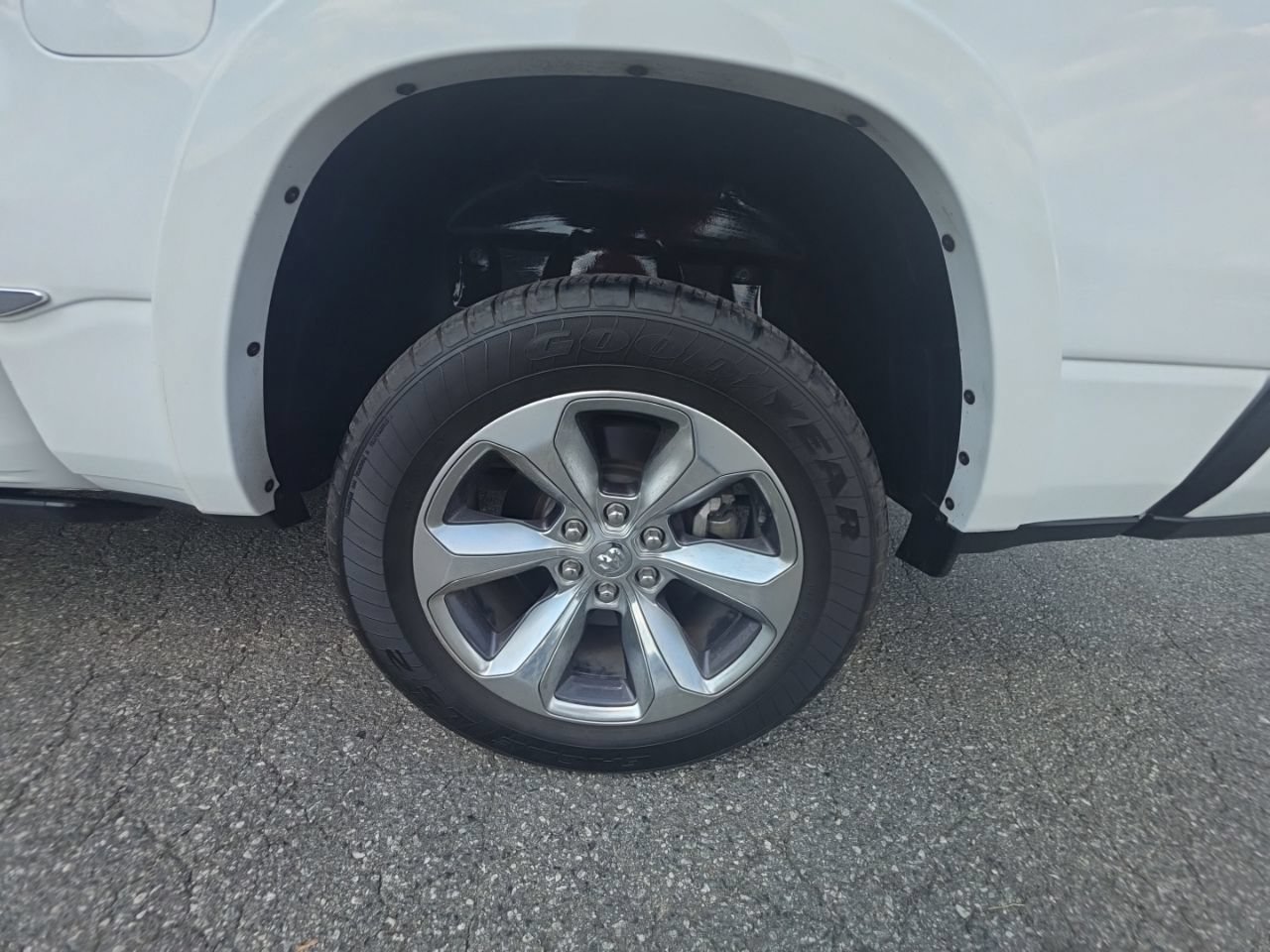 Used 2022 RAM 1500 Limited w/ Body Color Bumper Group RWD image 12
