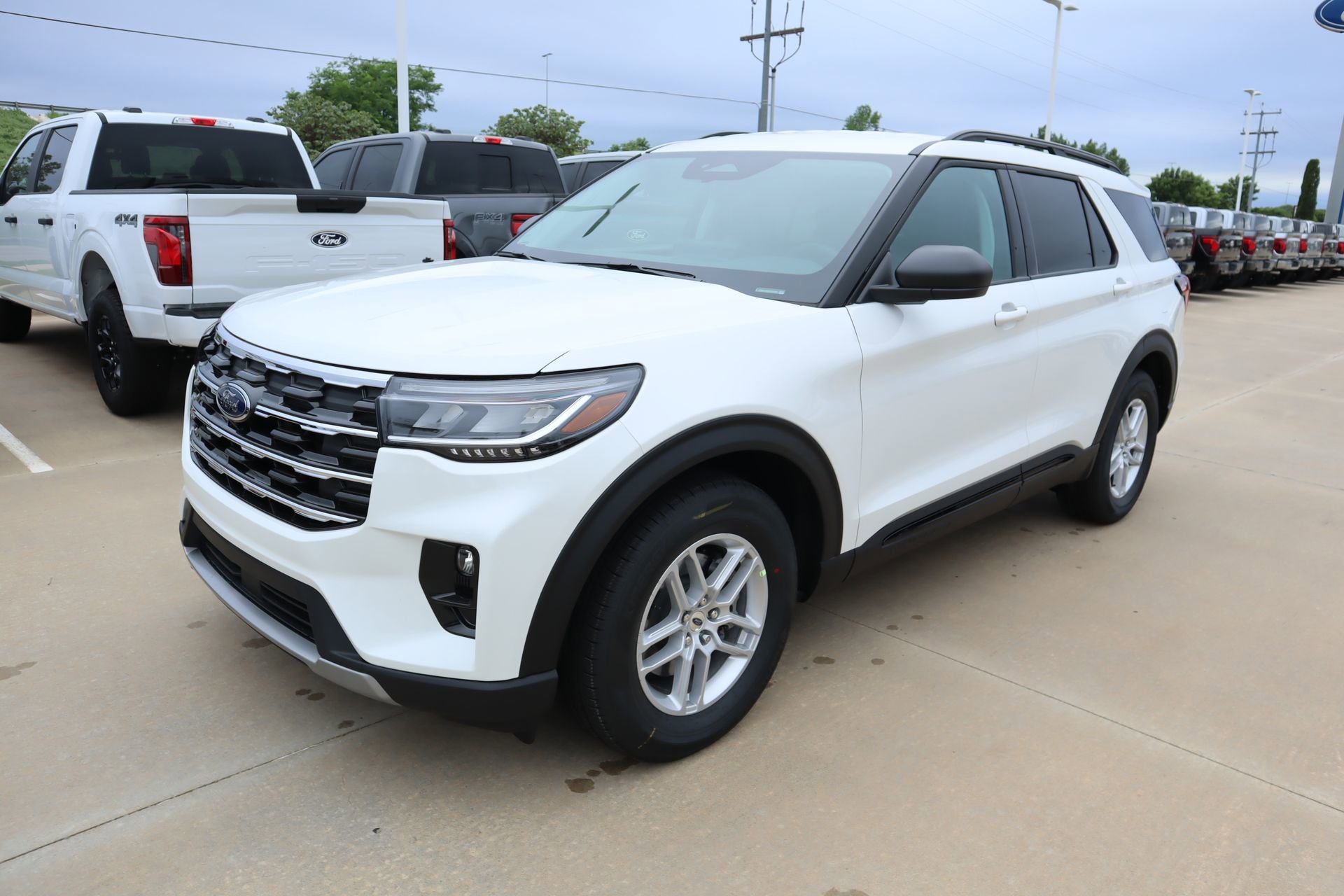 New 2026 Ford Explorer Active RWD image 11