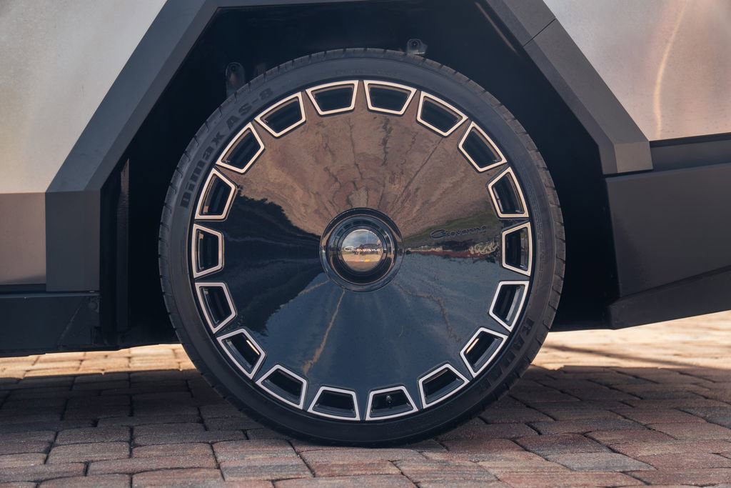 Used 2024 Tesla Cybertruck AWD Crew Cab image 16