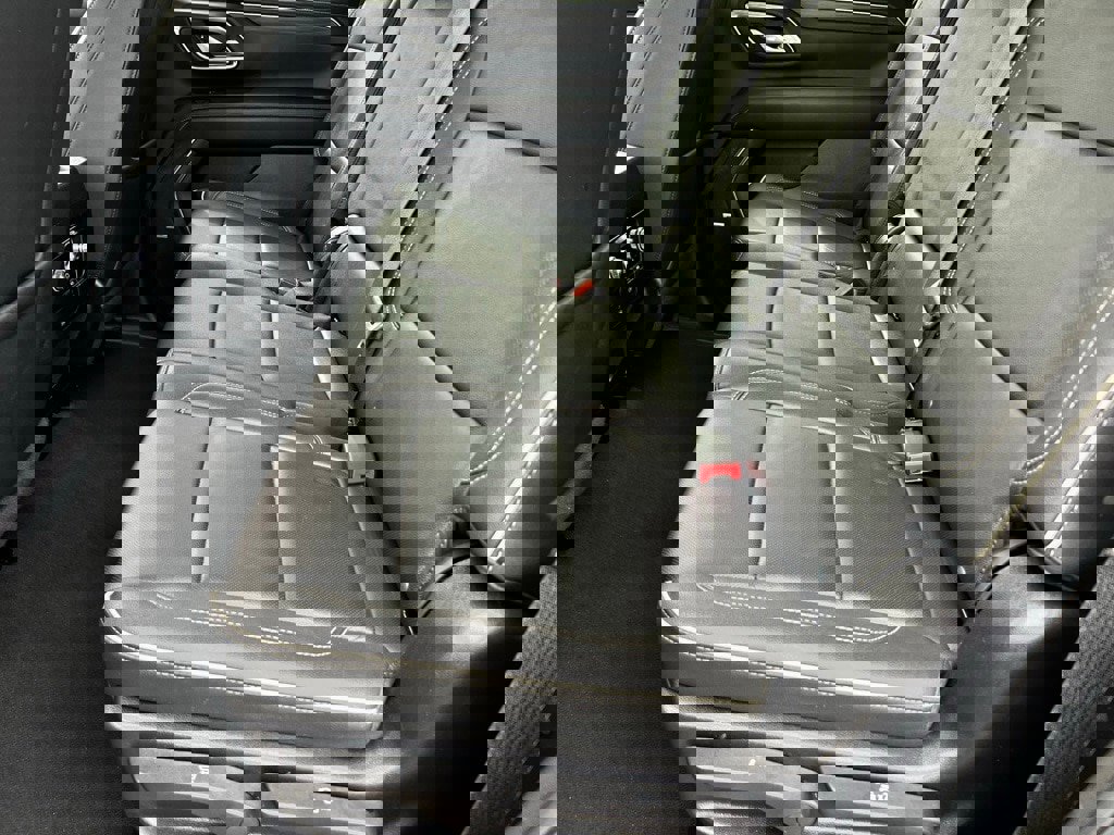 Used 2024 GMC Yukon SLT image 9