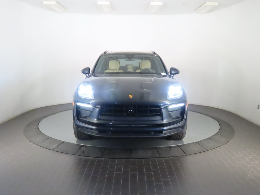Certified 2023 Porsche Macan AWD/4WD image 10