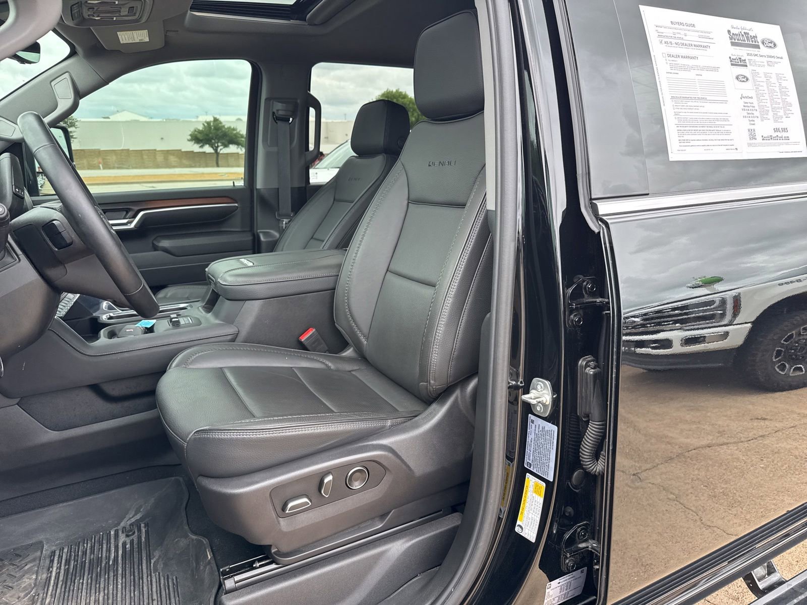 Used 2025 GMC Sierra 3500 Denali w/ Denali Reserve Package AWD/4WD image 13