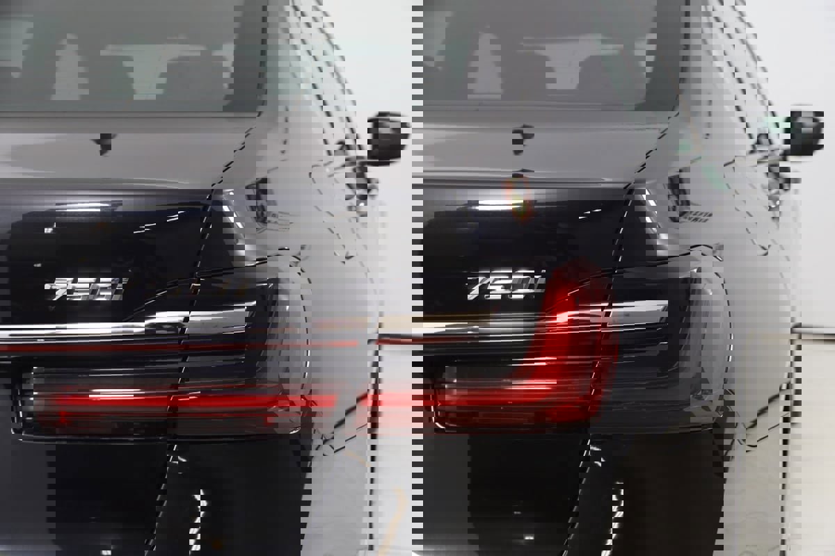 Used 2022 BMW 750i xDrive w/ M Sport Package image 60