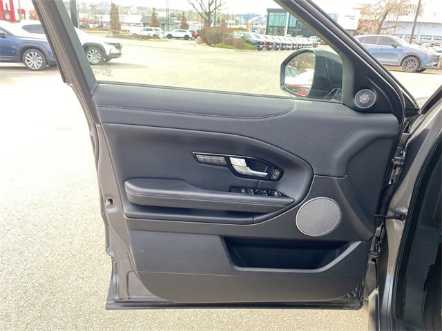 Used 2018 Land Rover Range Rover Evoque SE image 11