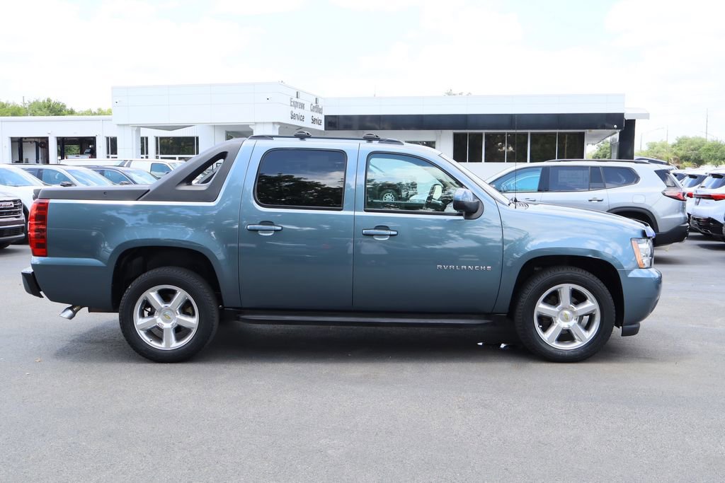 Used 2011 Chevrolet Avalanche LS image 8
