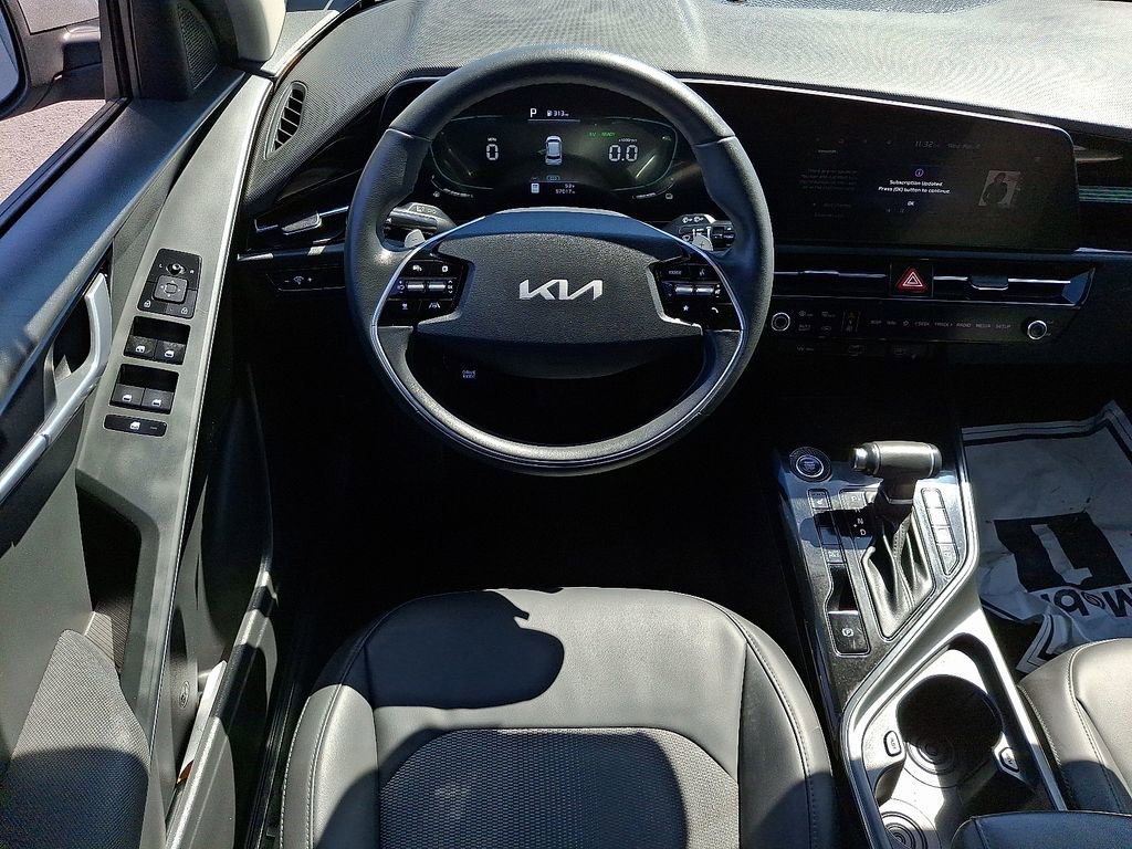 Certified 2023 Kia Niro EX FWD image 12
