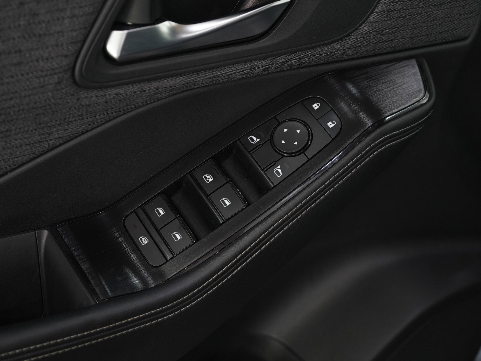 Used 2021 Nissan Rogue SV image 18