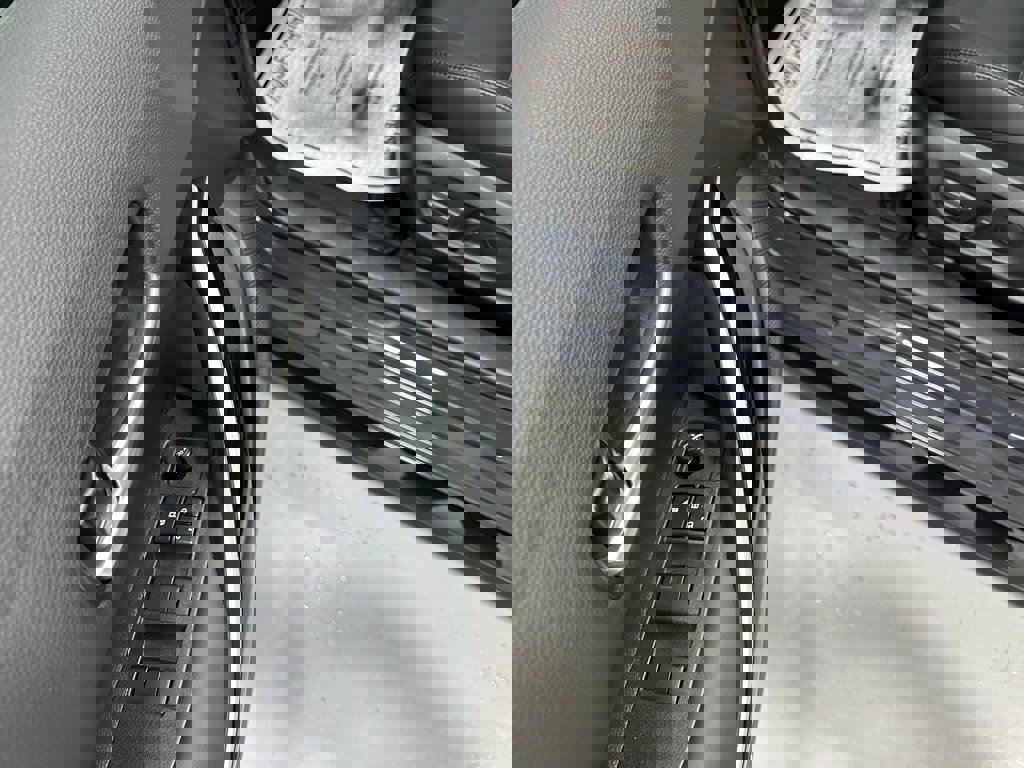 Used 2025 Toyota Corolla XSE image 9