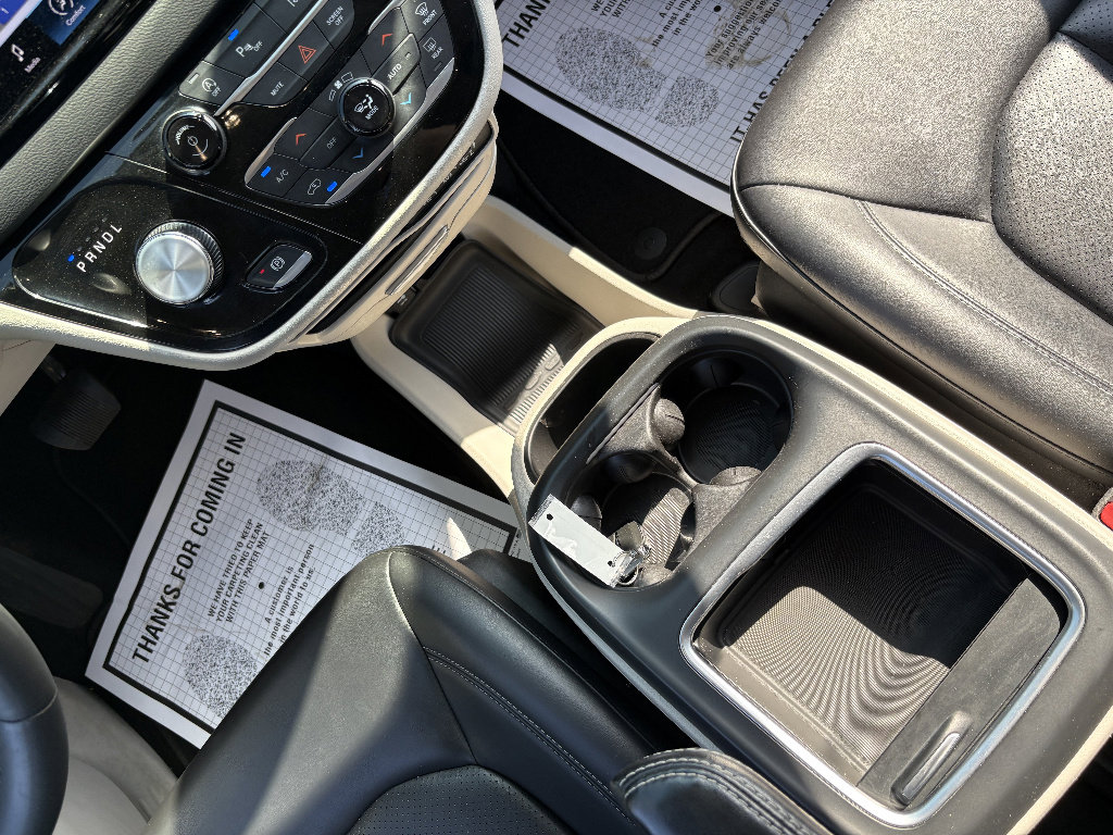 Used 2023 Chrysler Pacifica Touring-L image 28