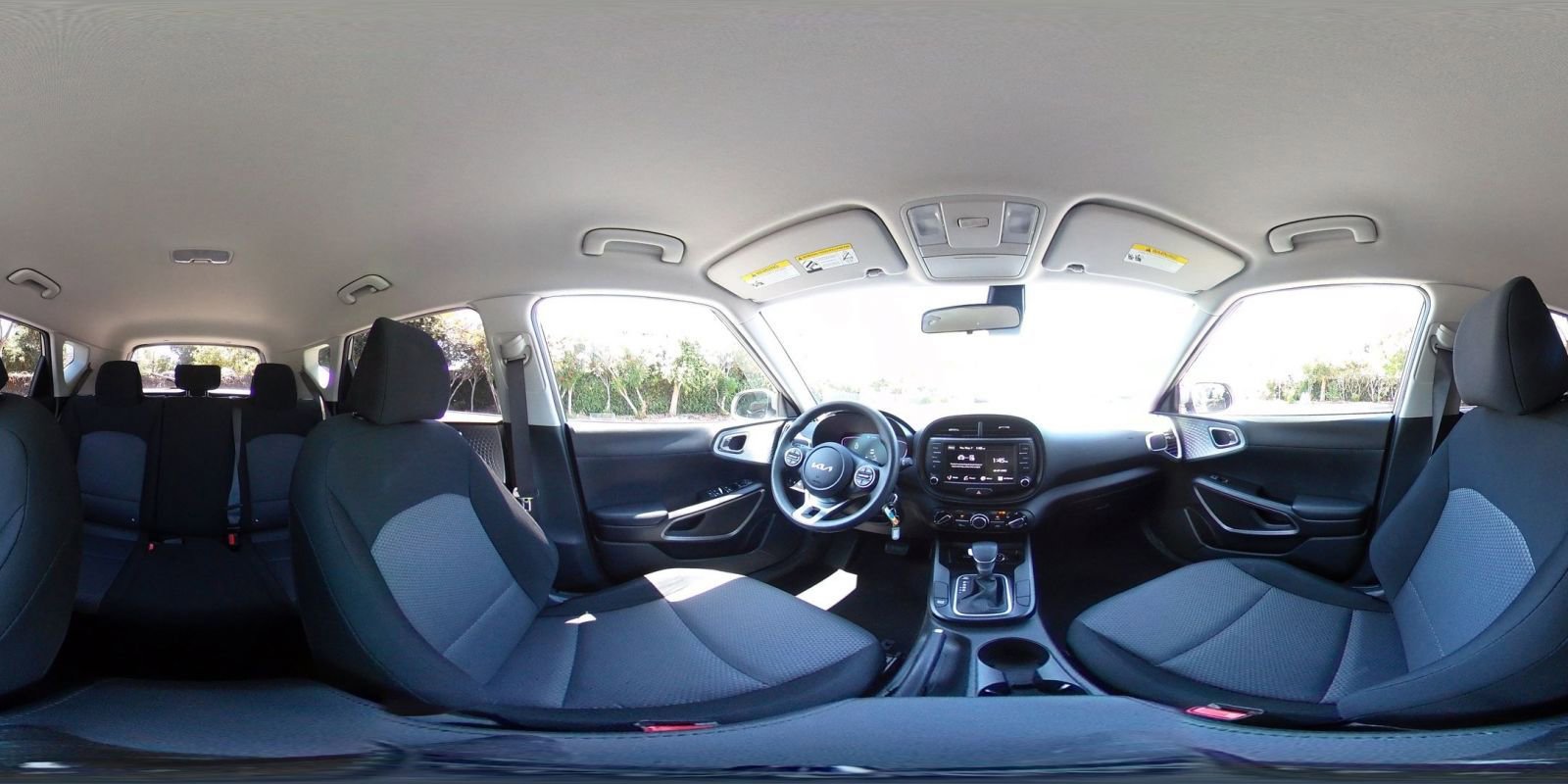 Used 2025 Kia Soul LX w/ LX Technology Package FWD image 40