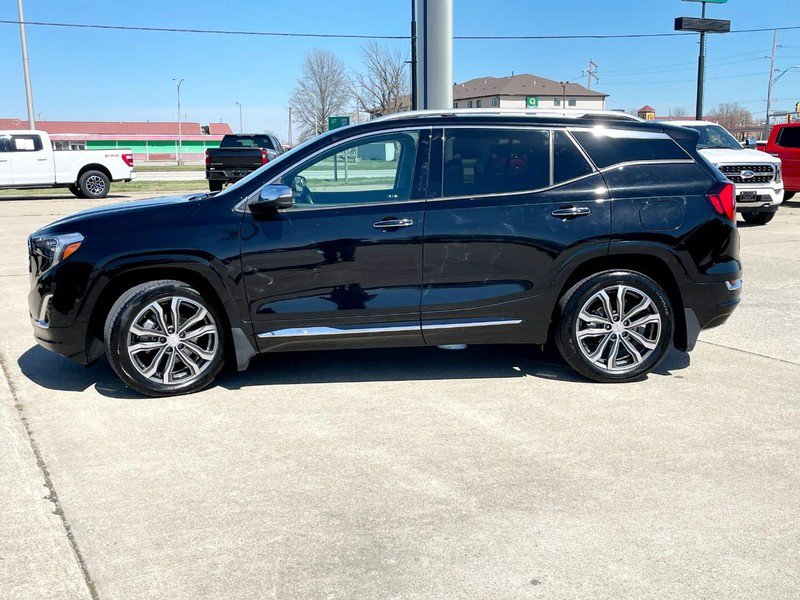 Used 2020 GMC Terrain Denali w/ Denali Premium Package FWD image 6