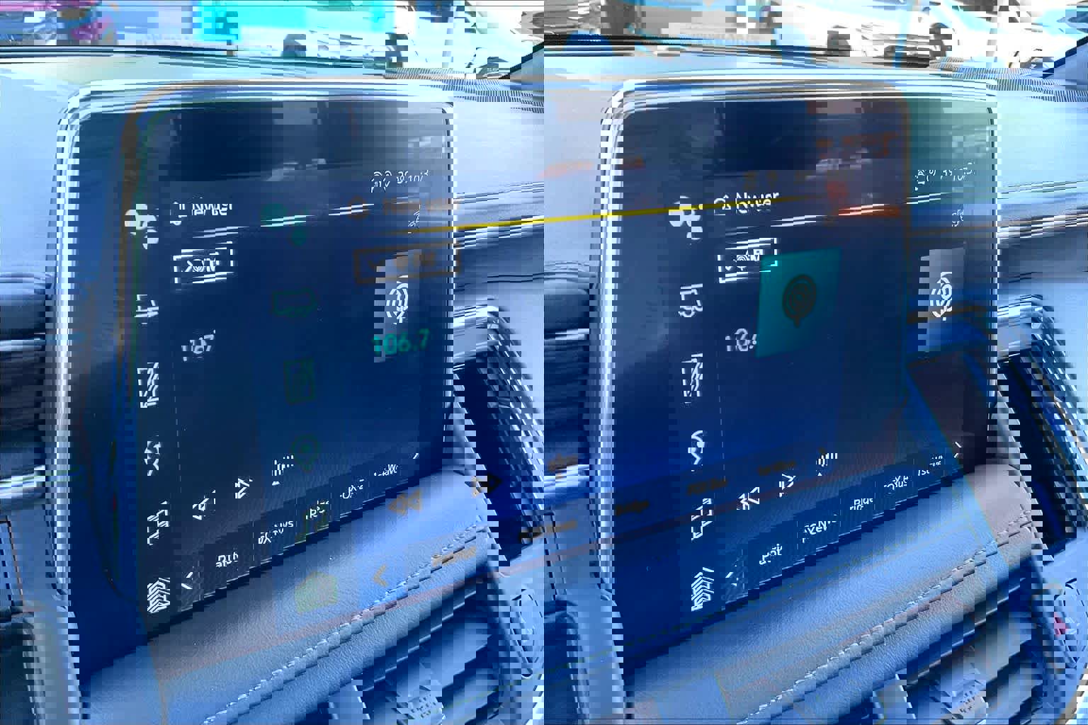 Used 2023 Chevrolet Suburban LT w/ Luxury Package image 32