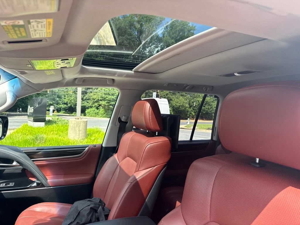 Used 2018 Lexus LX 570 4WD w/ Luxury Package image 12