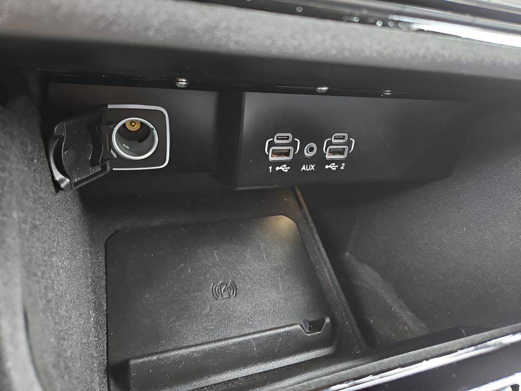 Used 2024 Jeep Wagoneer L Series II image 19