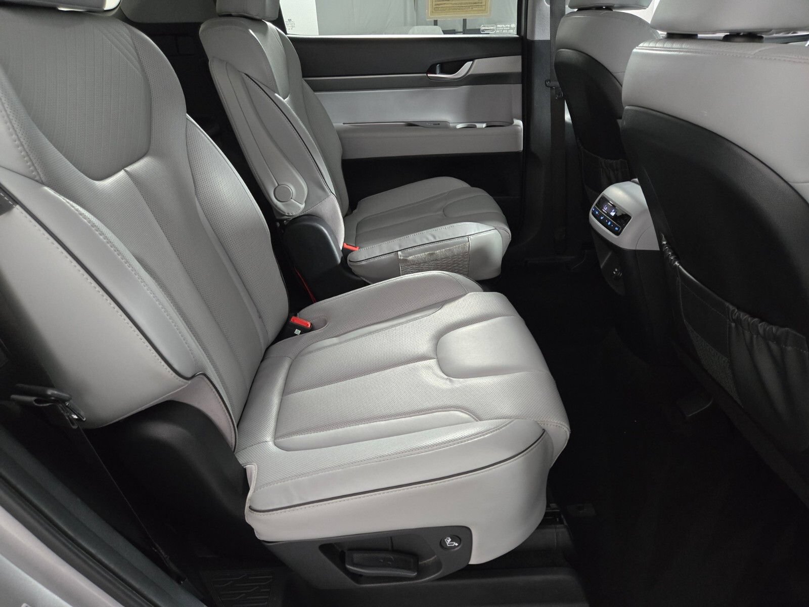 Used 2024 Hyundai Palisade SEL FWD image 16