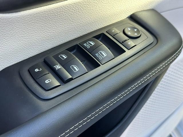 Used 2024 Chrysler Pacifica Touring-L image 20