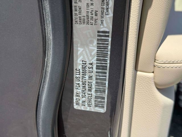 Used 2023 Jeep Grand Cherokee L Limited w/ Luxury Tech Group II AWD/4WD image 20