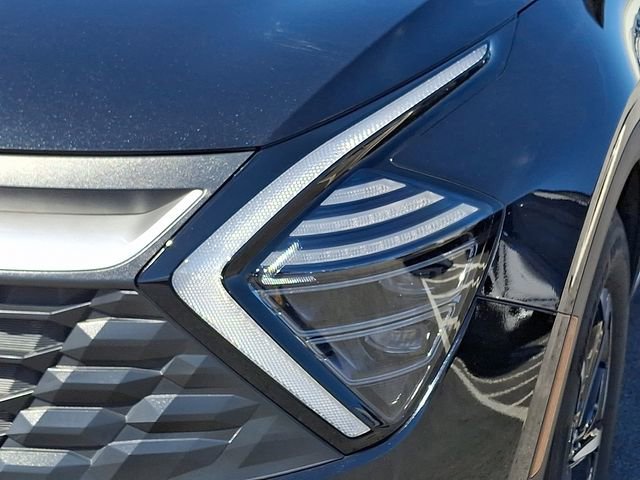 Used 2025 Kia Sportage LX image 9