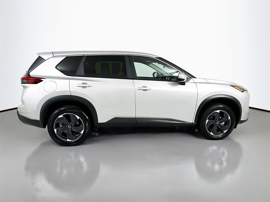 Used 2024 Nissan Rogue SV image 10