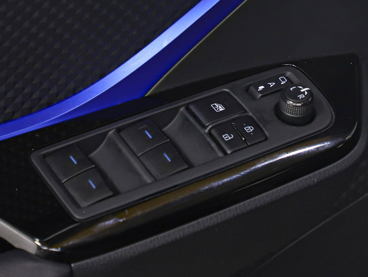 Used 2021 Toyota C-HR XLE FWD image 21