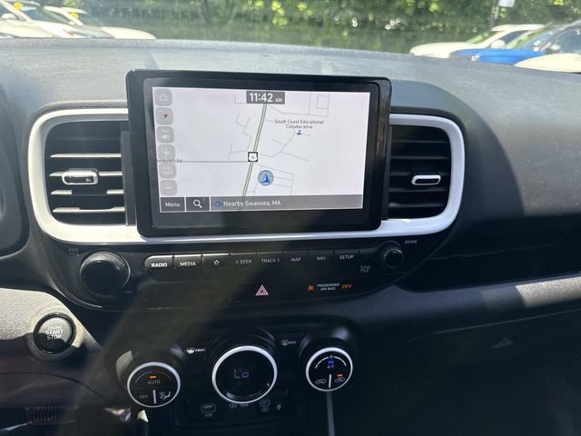 Used 2024 Hyundai Venue Limited FWD image 22