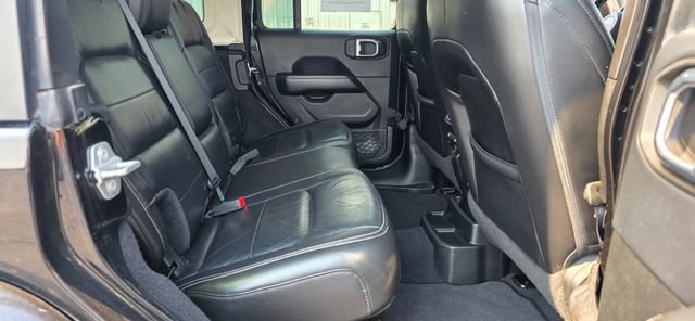 Used 2018 Jeep Wrangler Unlimited Sahara AWD/4WD image 14