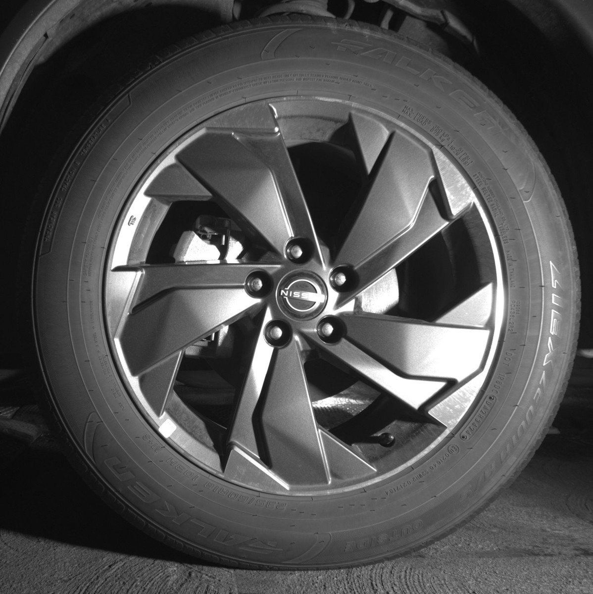 Used 2025 Nissan Rogue SV FWD image 12